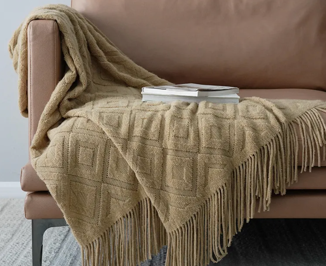 Jacquard Knitted Tail Blanket