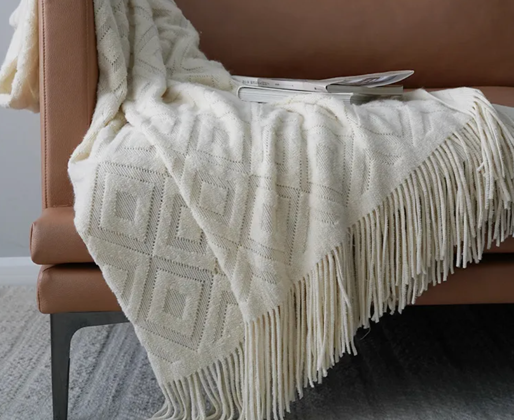 Jacquard Knitted Tail Blanket