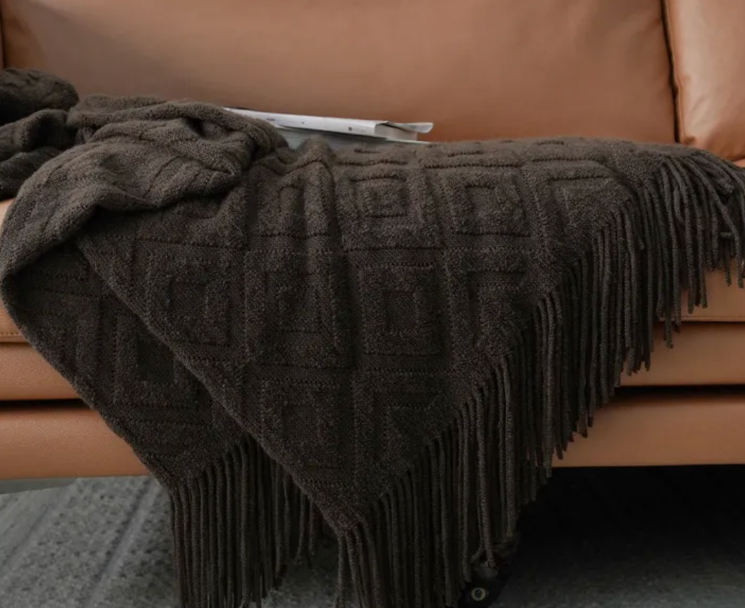 Jacquard Knitted Tail Blanket